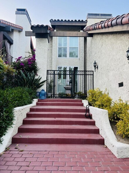 Primary Photo - 659 W Terrylynn Pl