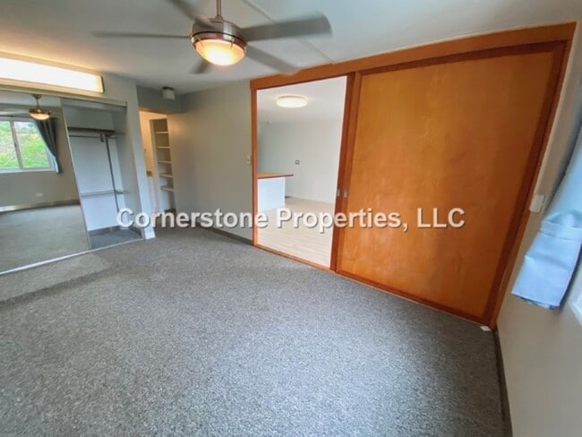 Building Photo - 98-1038-1038 Moanalua Rd
