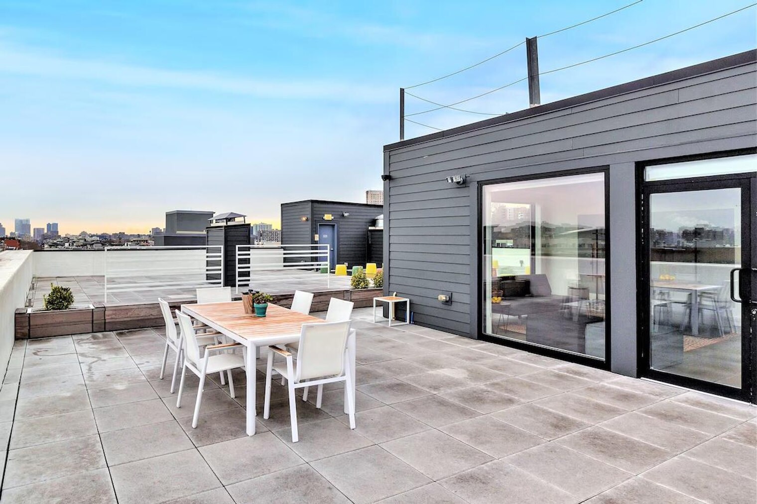 Building Photo - 1414 Grand St