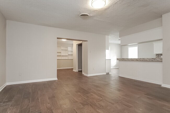 Building Photo - 2505 Texas Ave