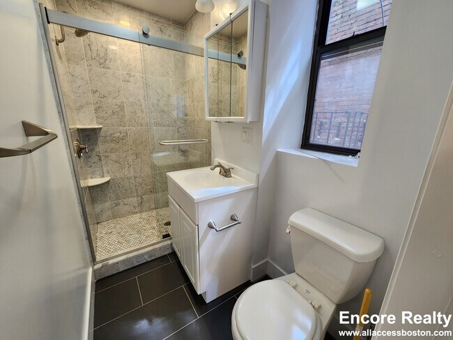 Building Photo - 44 Joy St