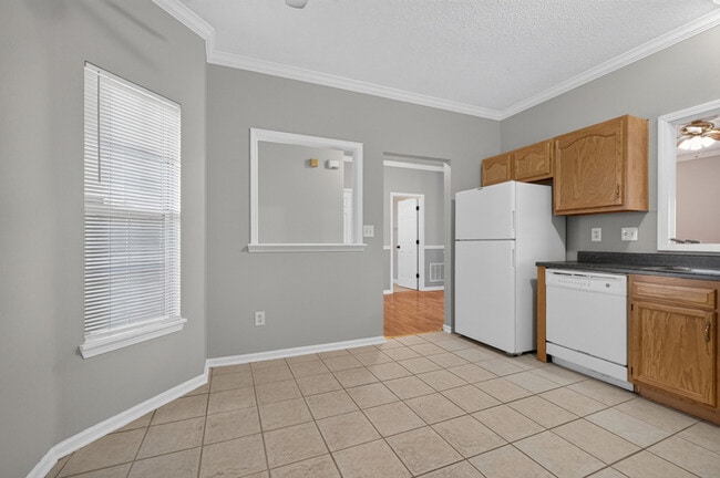 Building Photo - Charming 3-Bedroom Ranch in Avon!