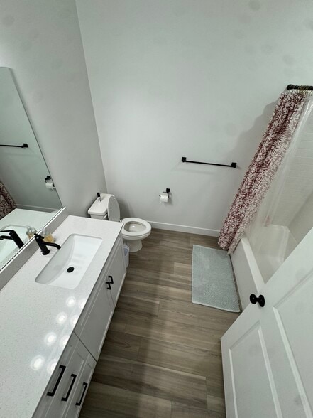 Main bathroom - 6051 S Silver Birch Ln
