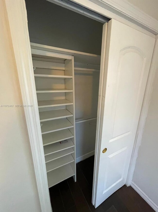 Building Photo - 2813 Bahama Dr