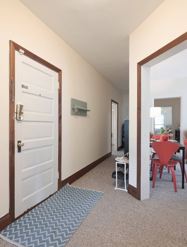 Building Photo - 5019 Roland Ave