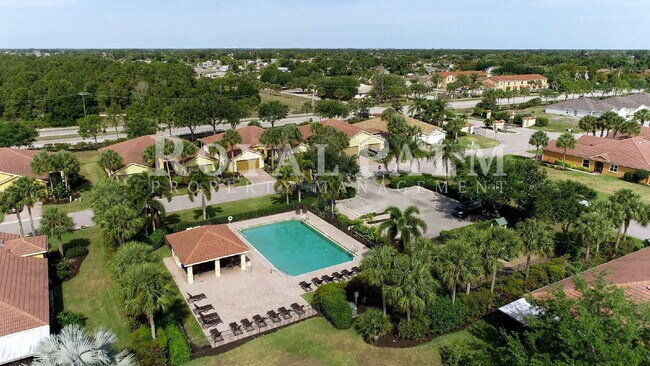Building Photo - 4BR/2BA Duplex Living in Vistanna Villas + Washer & Dryer! — Space, Style, and Laundry Convenienc...