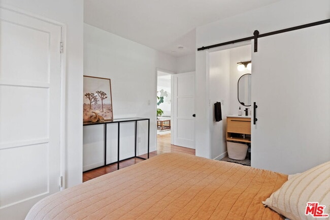 Building Photo - 7339 Lasaine Ave