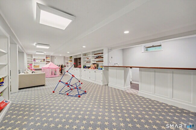 Building Photo - 51 Squires Ln