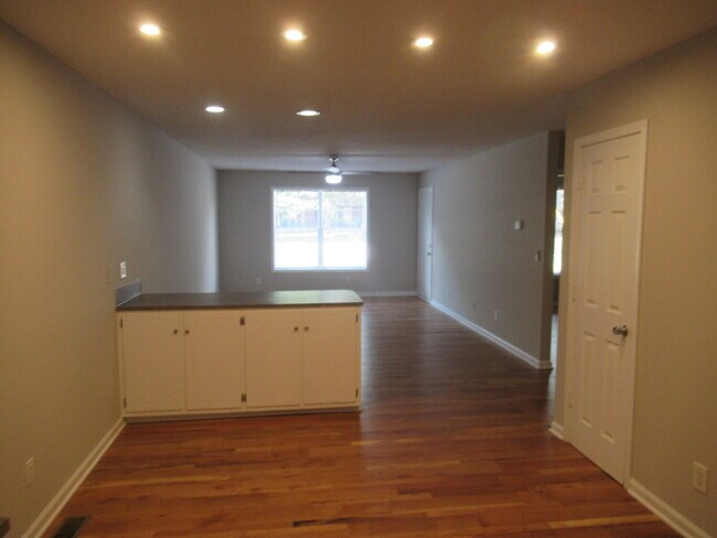 Building Photo - Renovated 2-Bedroom Duplex for Rent Just North of Lincolnton!