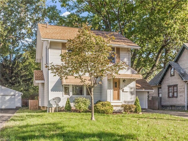 Building Photo - 1023 Sackett Ave