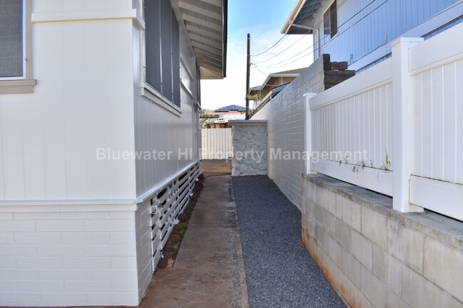 Building Photo - Renovated 4 bedroom, 2 bath Palolo home w/...