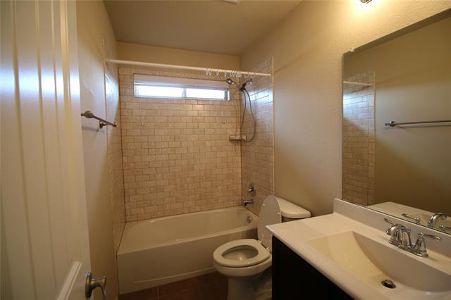 Building Photo - 2101 Hickory Trail