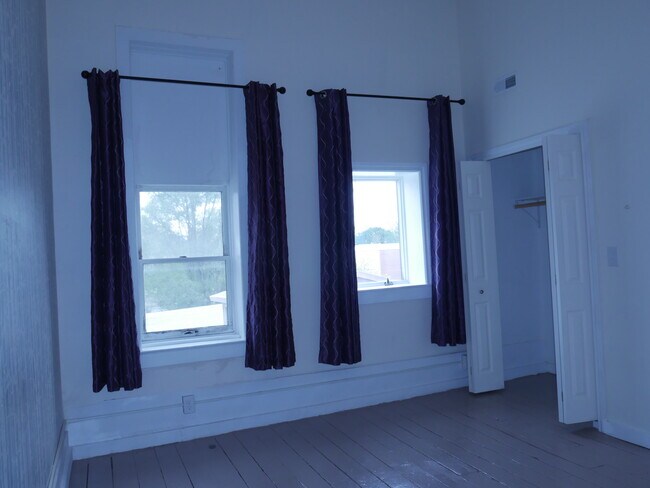 Building Photo - 109 S Main St