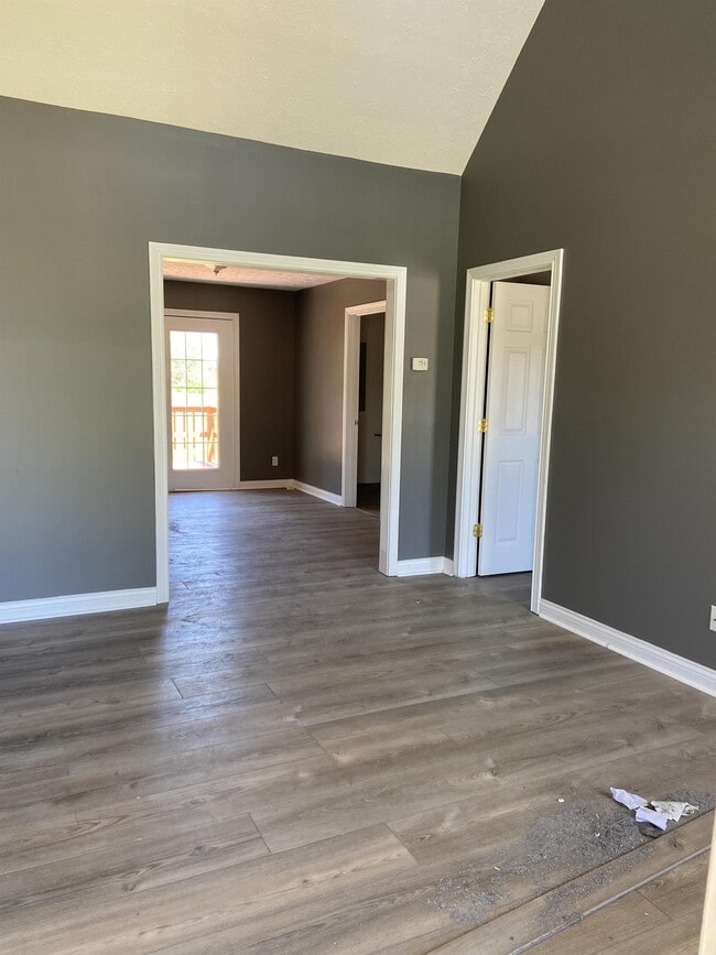 Building Photo - 127 Copperfield Way