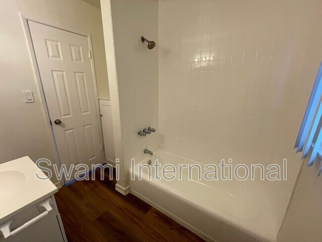 Building Photo - 2030 E Florence Ave