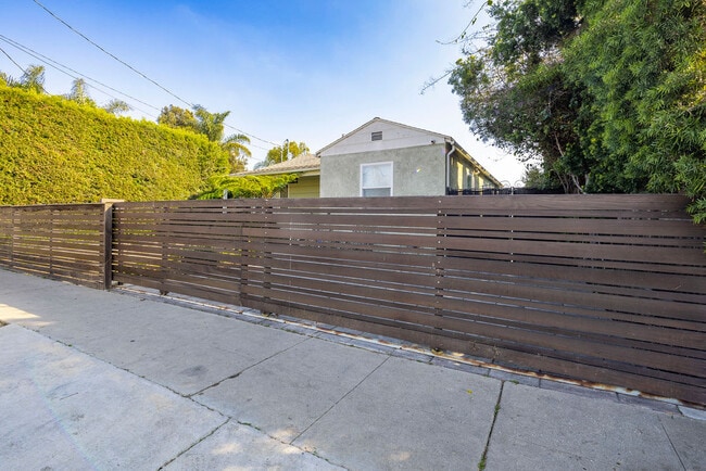 Building Photo - 10744 Charnock Rd