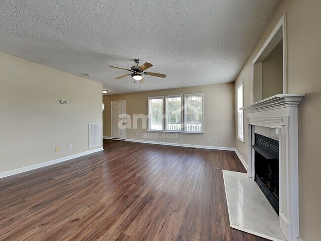 Building Photo - 55 Old Tree Ct