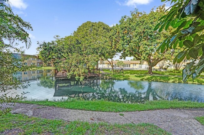 Building Photo - 5140 SW 40th Ave