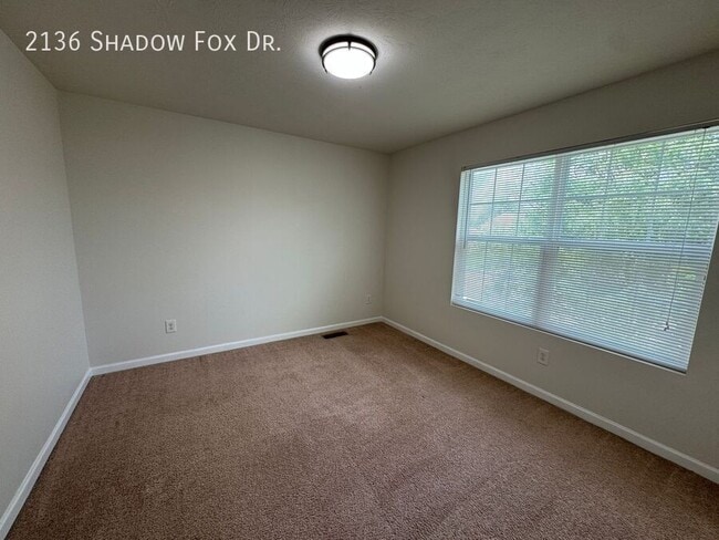 Building Photo - 2136 Shadow Fox Dr