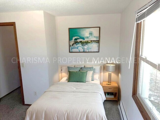 Building Photo - 2 BD - WHEN LOCATION, COMMUNITY AND PRICE MATTER...THIS IS THE PLACE FOR YOU!