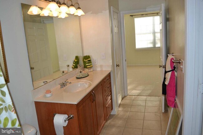 Building Photo - 12937 Centre Park Cir