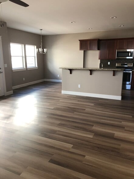 Building Photo - 8805 Juanita Dr