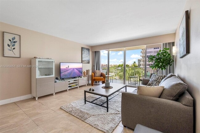 Building Photo - 18061 Biscayne Blvd