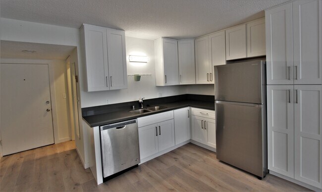 Building Photo - 372 Pershing Dr