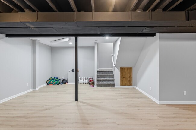 Building Photo - 15185 Hanover Ave
