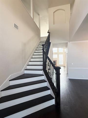 Building Photo - 6800 Crenshaw Ln