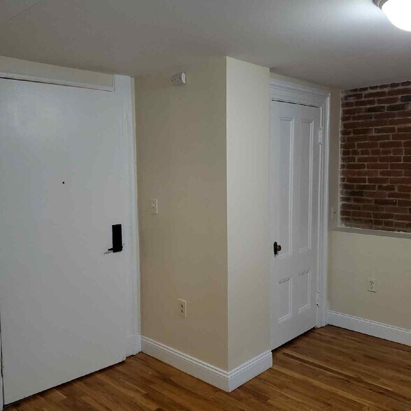 Building Photo - 1470 Beacon St