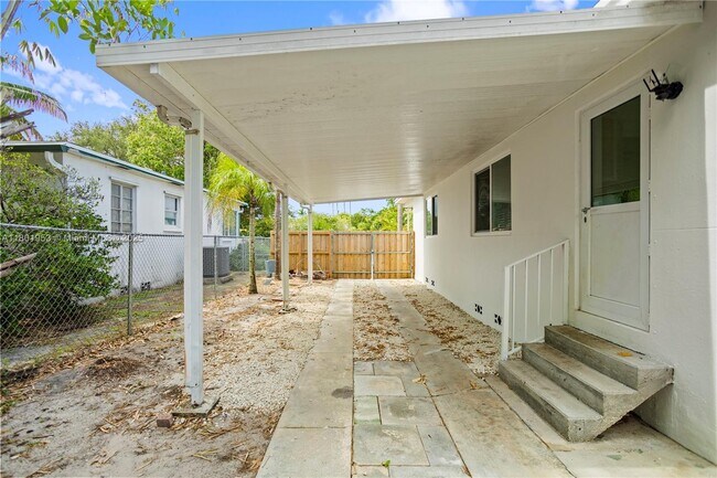 Building Photo - 2530 Fillmore St