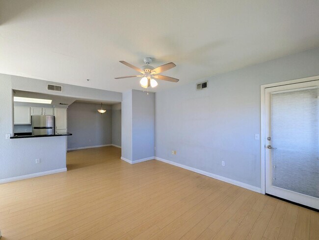 Building Photo - 4925 E Desert Cove Ave