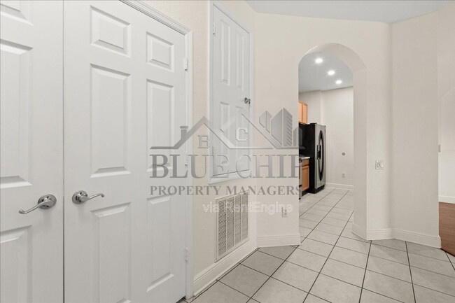 Building Photo - 6402 Cava Alta Dr