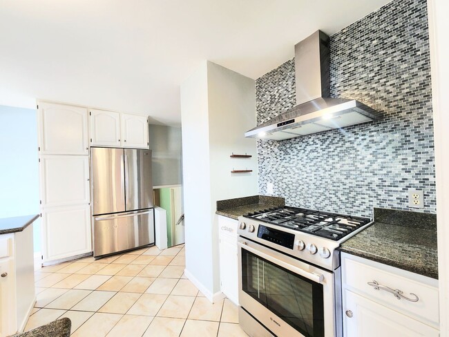 Building Photo - Two bed house in San Mateo