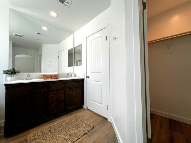 Building Photo - 7409 Millers Pt Ln