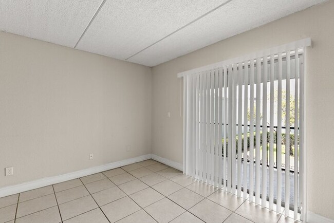 Building Photo - Condo For Rent in Somerset Park!