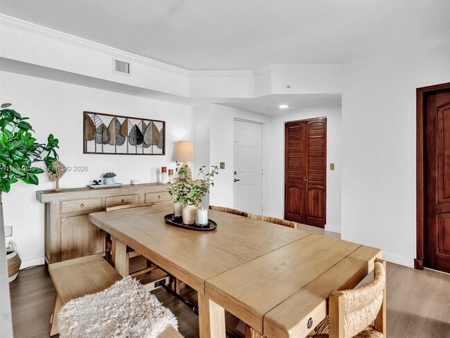 Building Photo - 17150 N Bay Rd