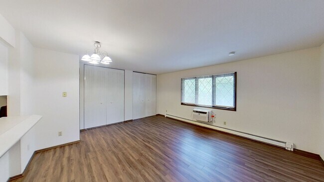 Building Photo - Lower Studio Apartment Available