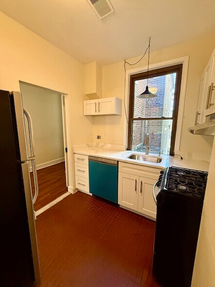 Second floor kitchen - 2315 South St