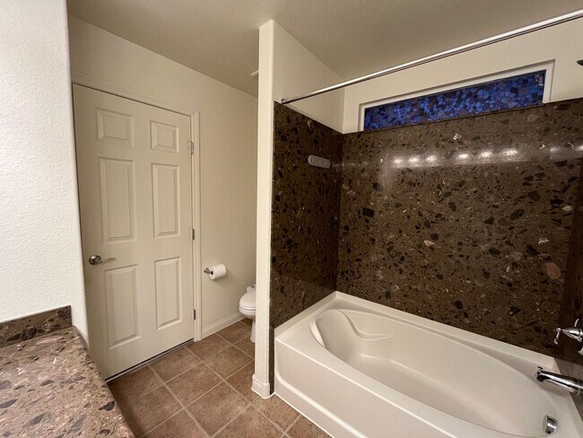 Building Photo - Desirable 4 Bedroom 2.5. Bathroom home in ...