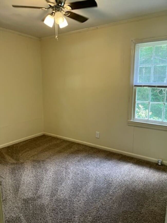 Building Photo - 3908 N Linden Dr