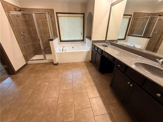 Building Photo - 1095 Township Cir