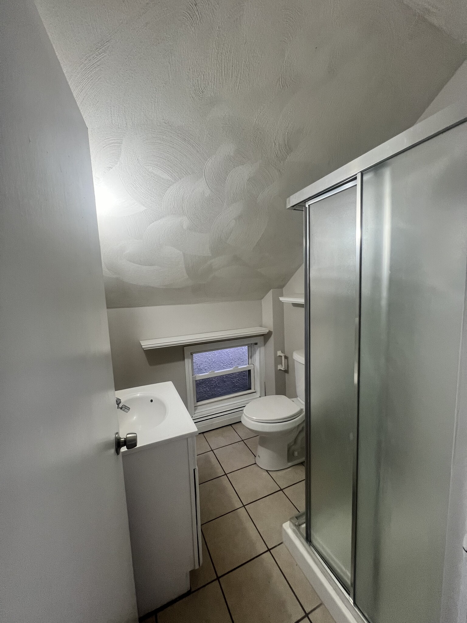 Building Photo - 24 Lincoln Ave