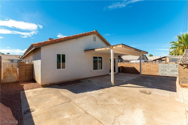 Building Photo - 5470 Chela Dr
