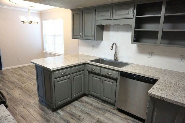 Building Photo - 3 Bed / 2 Bath Home on Cul de Sac in North Rogers - Easy access to 14th St, Shopping, Restaurants!