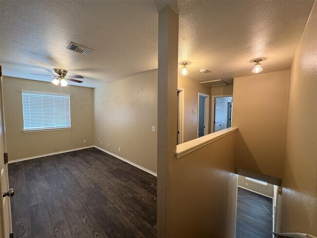 Building Photo - 6808 Sabrina Dr