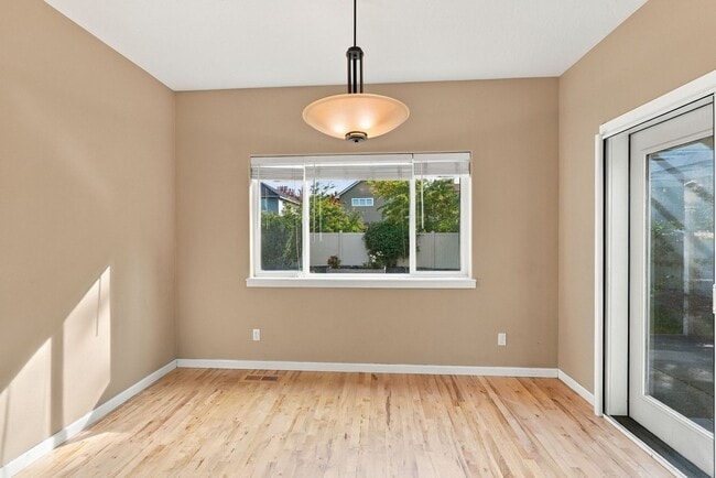 Building Photo - 1680 N Winchester Ct