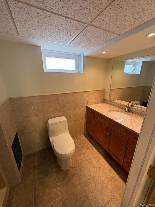 Building Photo - 3363 Lawrence Ave