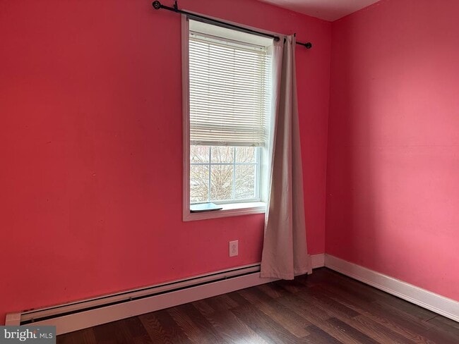 Building Photo - 23 Lily St